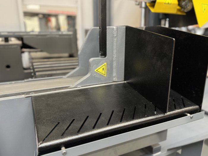 przecinarka-tasmowa-bomar-Proline 320.280ANC przecinarka taśmowa bomar,pilarka,piła do cięcia,maszyny do metalu,podajniki,przecinarki