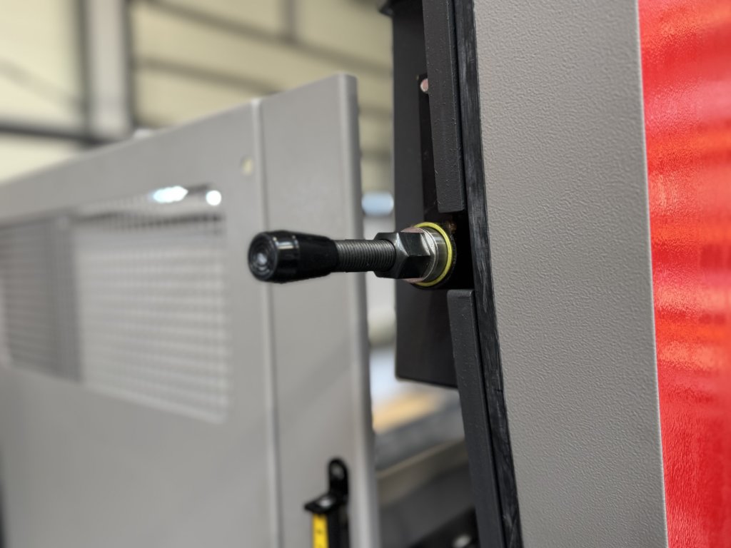 przecinarka-tasmowa-bomar-Proline 320.280anc przecinarka taśmowa bomar,pilarka,piła do cięcia,maszyny do metalu,podajniki,przecinarki