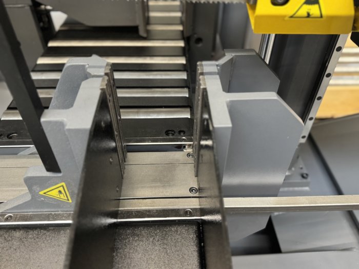 przecinarka-tasmowa-bomar-Proline 320.280anc przecinarka taśmowa bomar,pilarka,piła do cięcia,maszyny do metalu,podajniki,przecinarki