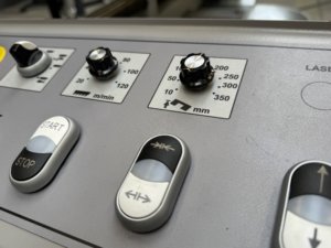 przecinarka taśmowa bomar,pilarka,piła do cięcia,maszyny do metalu,podajniki,przecinarki