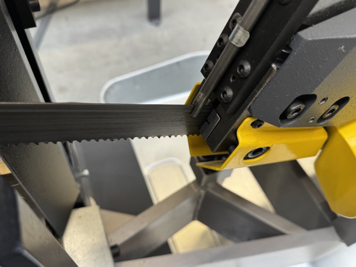 przecinarka taśmowa bomar,pilarka,piła do cięcia,maszyny do metalu,podajniki,przecinarki