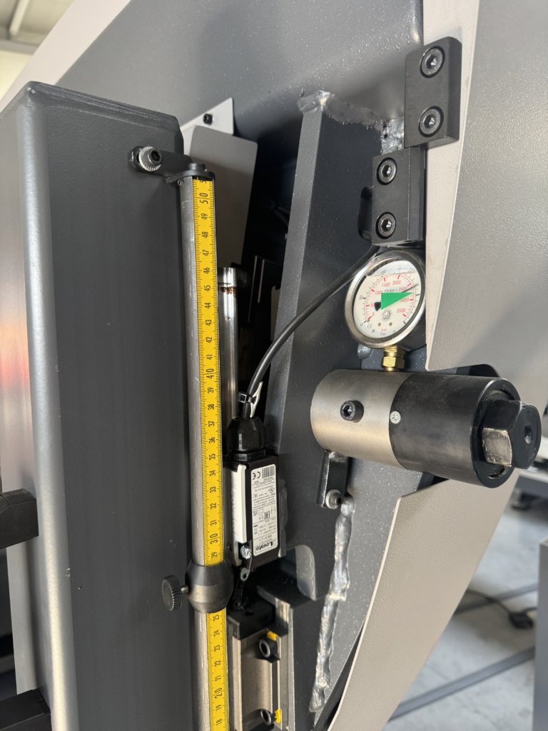 przecinarka-tasmowa-bomar-individual 520.360dgh przecinarka taśmowa bomar,pilarka,piła do cięcia,maszyny do metalu,podajniki,przecinarki