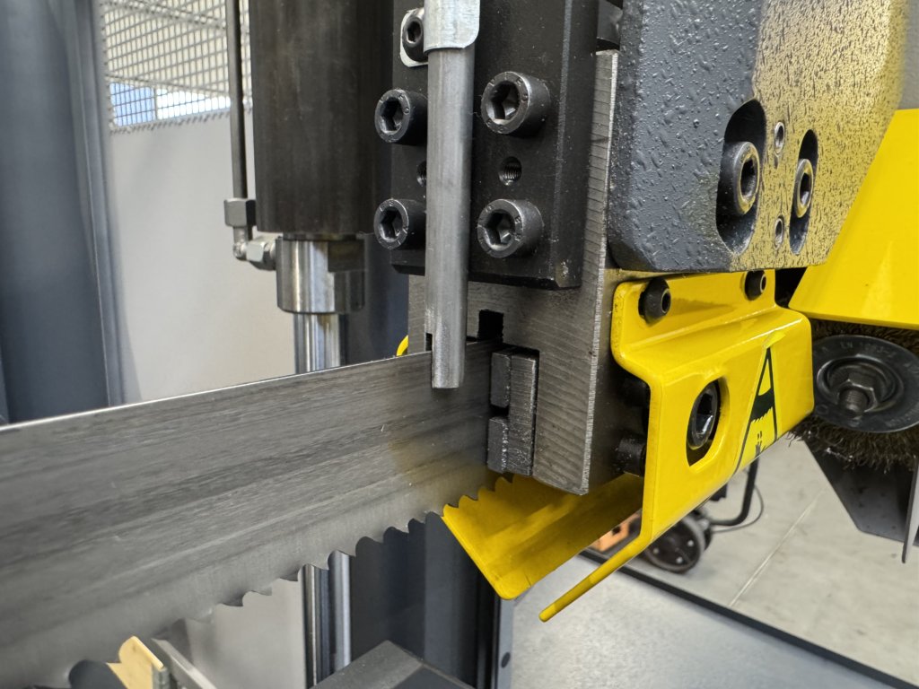 przecinarka-tasmowa-bomar-Proline 320.280anc przecinarka taśmowa bomar,pilarka,piła do cięcia,maszyny do metalu,podajniki,przecinarki