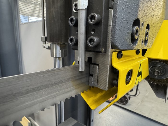 przecinarka-tasmowa-bomar-Proline 320.280anc przecinarka taśmowa bomar,pilarka,piła do cięcia,maszyny do metalu,podajniki,przecinarki