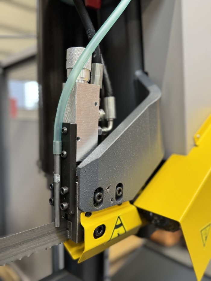 przecinarka-tasmowa-bomar-Proline 320.280anc przecinarka taśmowa bomar,pilarka,piła do cięcia,maszyny do metalu,podajniki,przecinarki